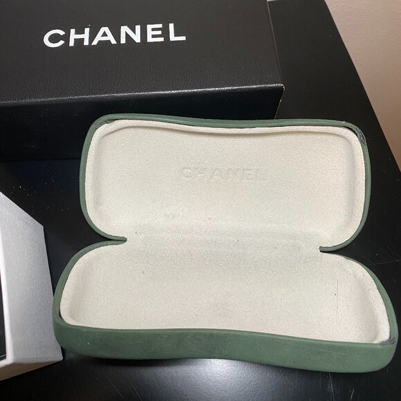 Chanel Green Suede Sunglasses Case (case only) - Picture 4 of 4